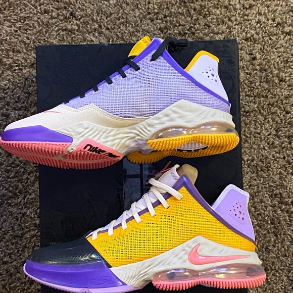 Lebron XIX Low Men’s Sz 11 US  DO9829 500 New w box Lilac/Pink Gaze/Smoke Grey - Picture 2 of 8